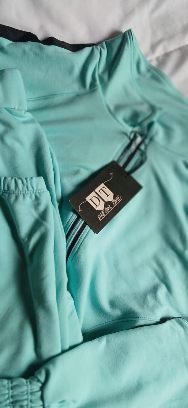 CONJUNTO JOGER CHAQJUETA VERDE MENTAA DT Conjunto Jogger Chaqueta